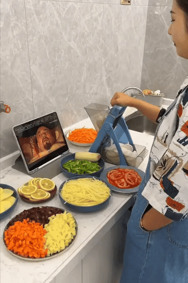 Darziq manual vegetable cutter for home and kitchen use, featuring stainless steel blades and ergonomic handle for easy chopping.