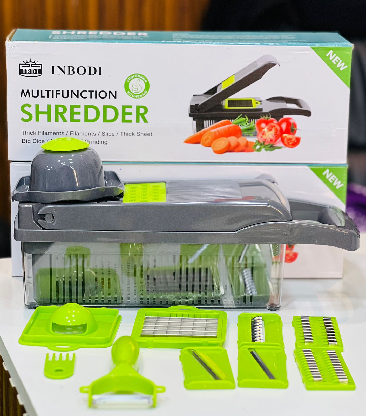 Darziq multifunctional vegetable chopper with stainless steel blades and plastic container, ideal for quick vegetable prep.